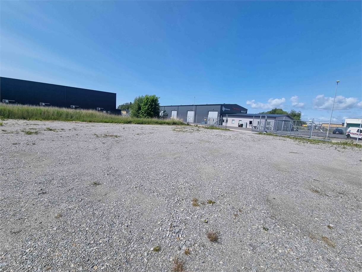 Inhägnad mark med kontor i Stora Höga – Brålandsvägen 25 bild 3