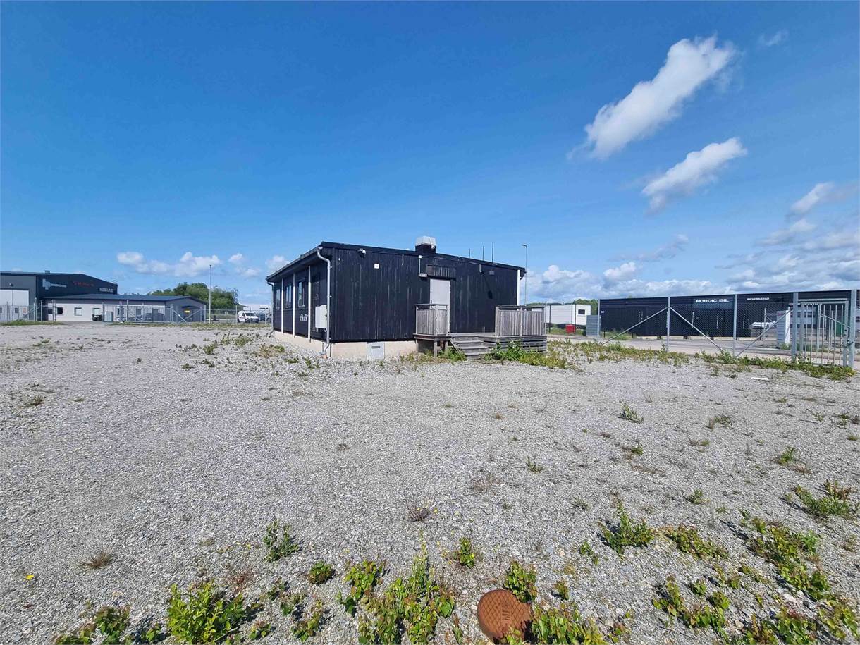 Inhägnad mark med kontor i Stora Höga – Brålandsvägen 25 bild 2