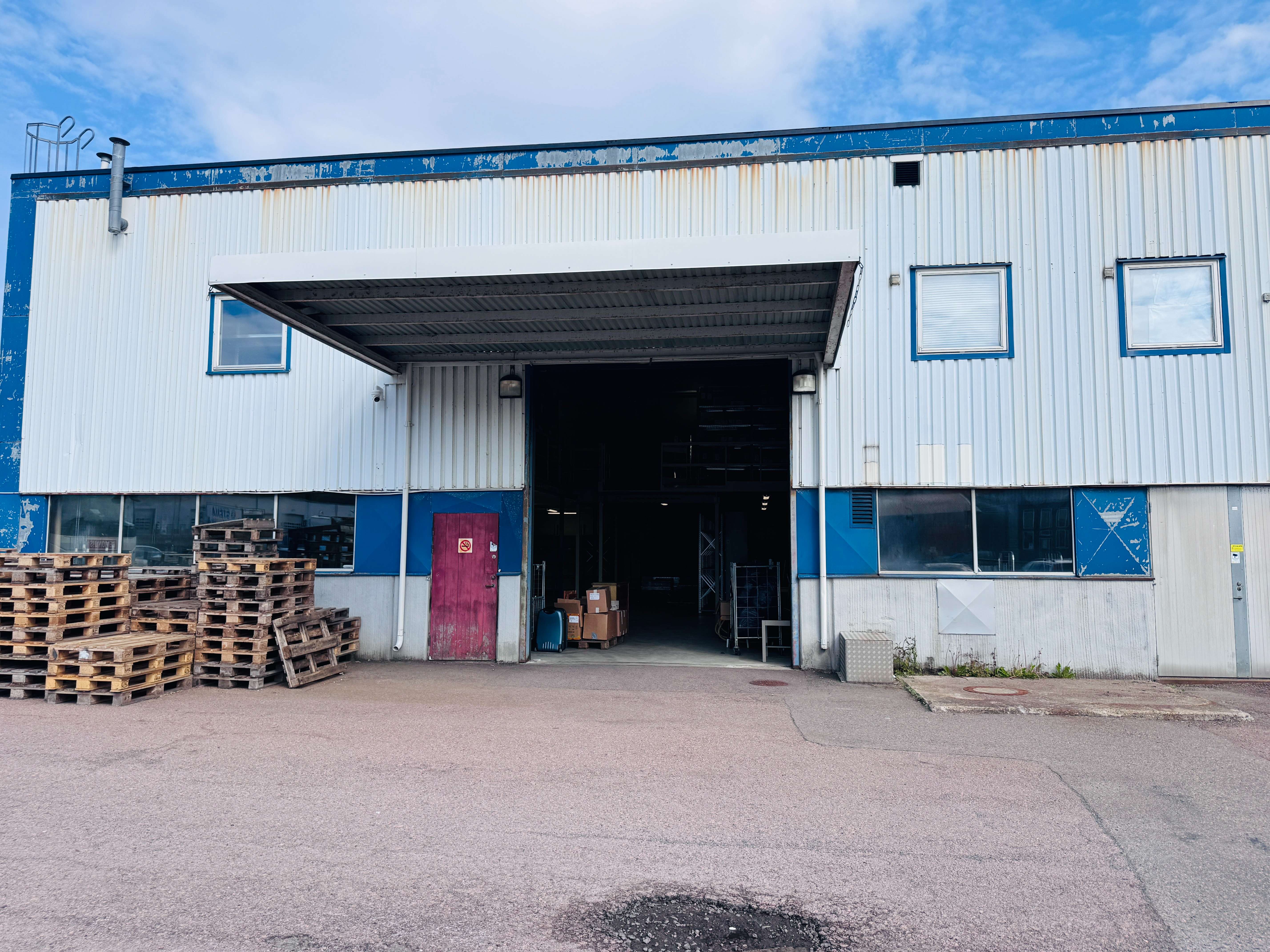 Lagerlokal med port och 6 m takhöjd i Mölndal – Kryptongatan 14 bild 1