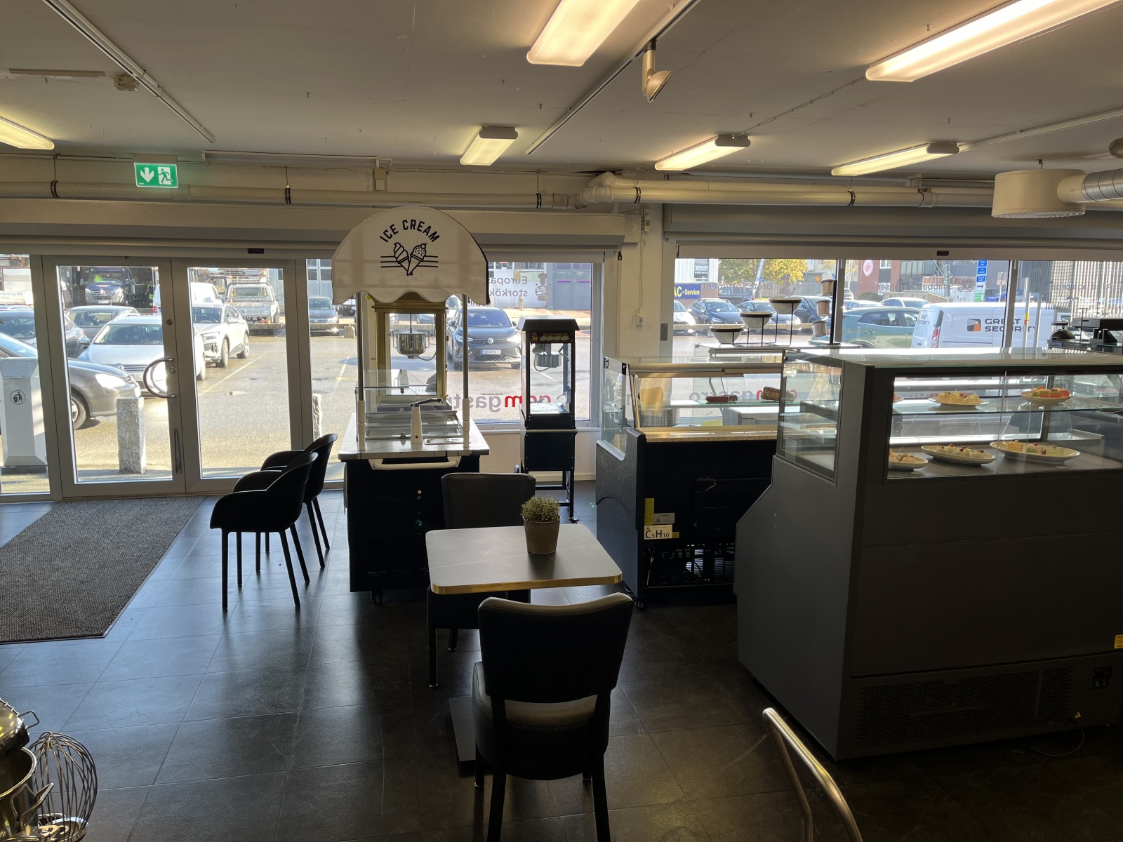 Butikslokal med skyltläge i Västra Frölunda – Kontrabasgatan 9 bild 2