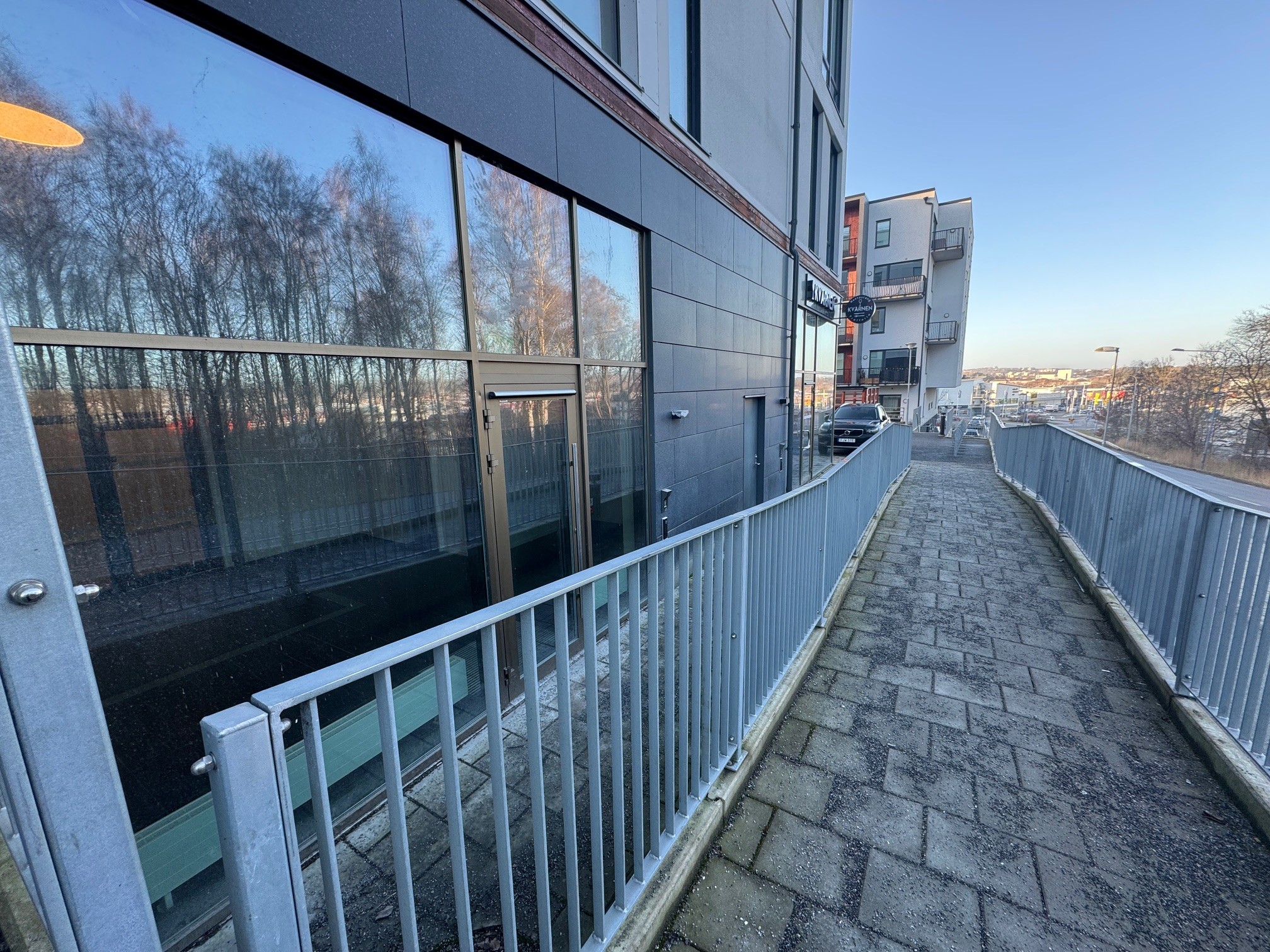 Butik i attraktivt läge vid Sisjön – Sisjövägen 59 bild 1