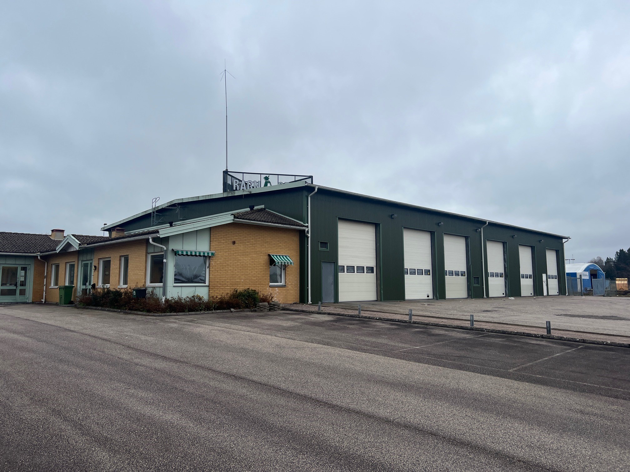 Lagerlokal med inhägnad gårdsyta i Vårgårda – Åkerigatan 3 bild 2