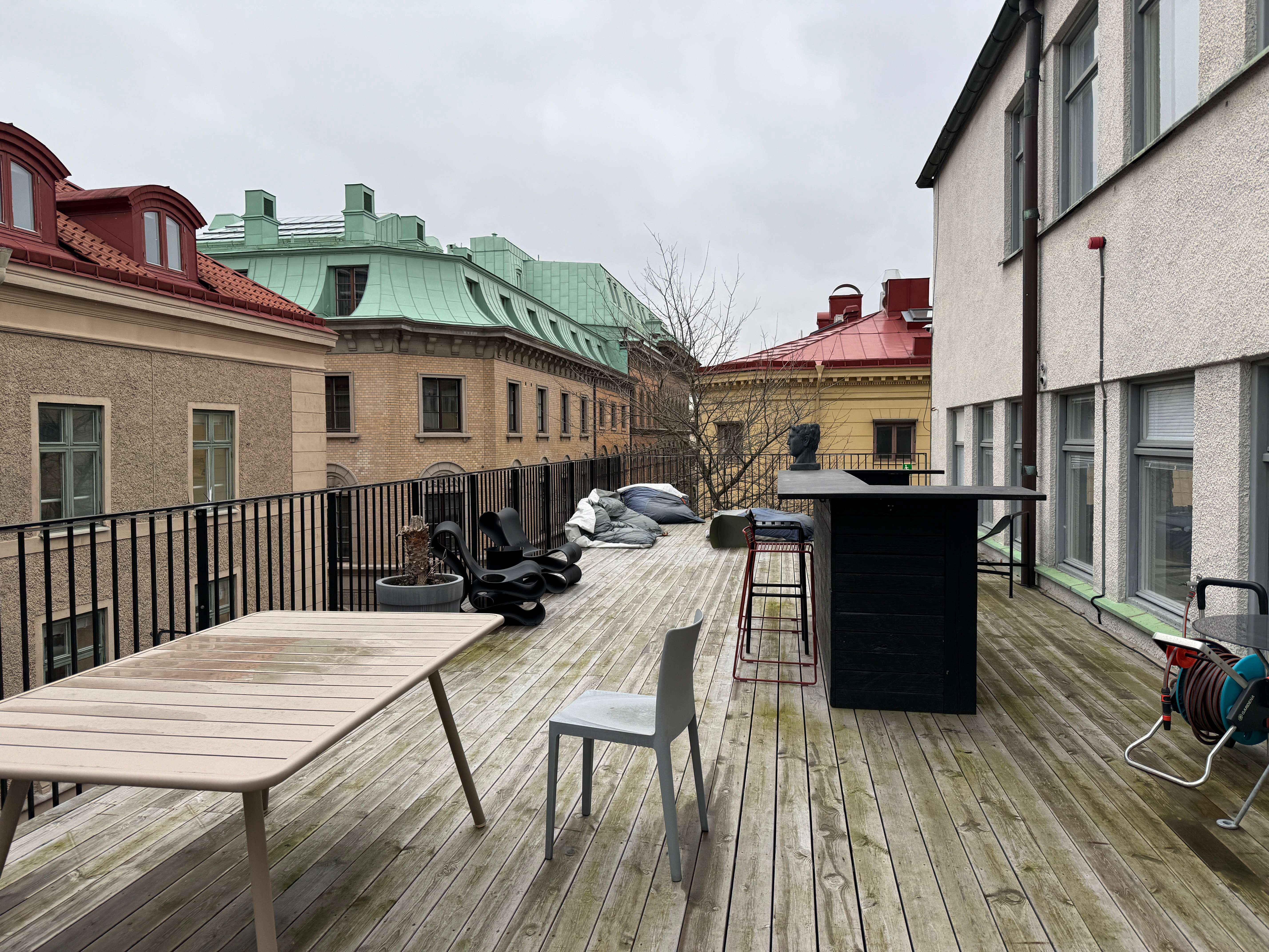 Kontor med terrass i markplan – Göteborg, Ekelundsgatan 4 bild 1