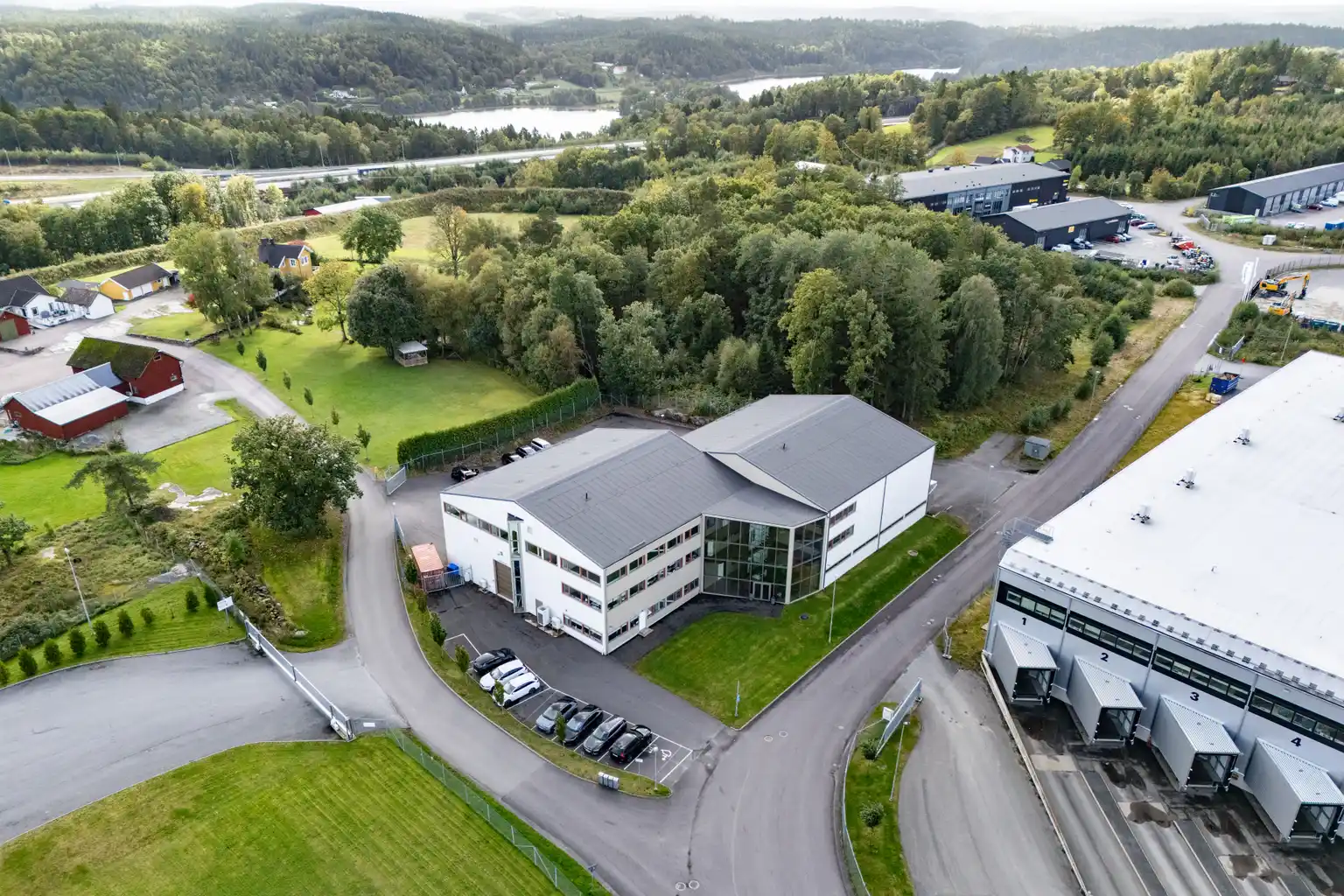 Lagerfastighet med kontorsytor i Landvetter – Gröenvägen 4 bild 1