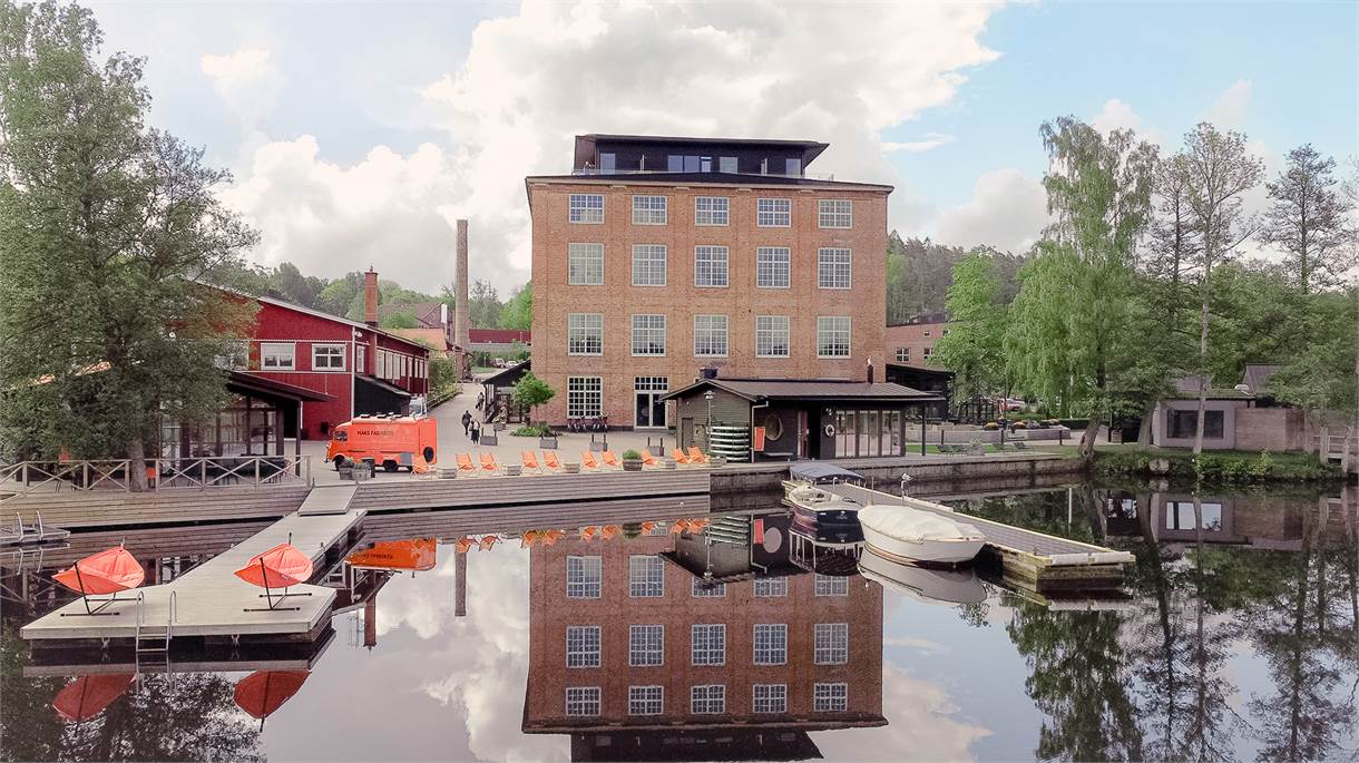 Kontor i historisk fabriksmiljö, Tollered – Spinnerivägen 1 bild 1